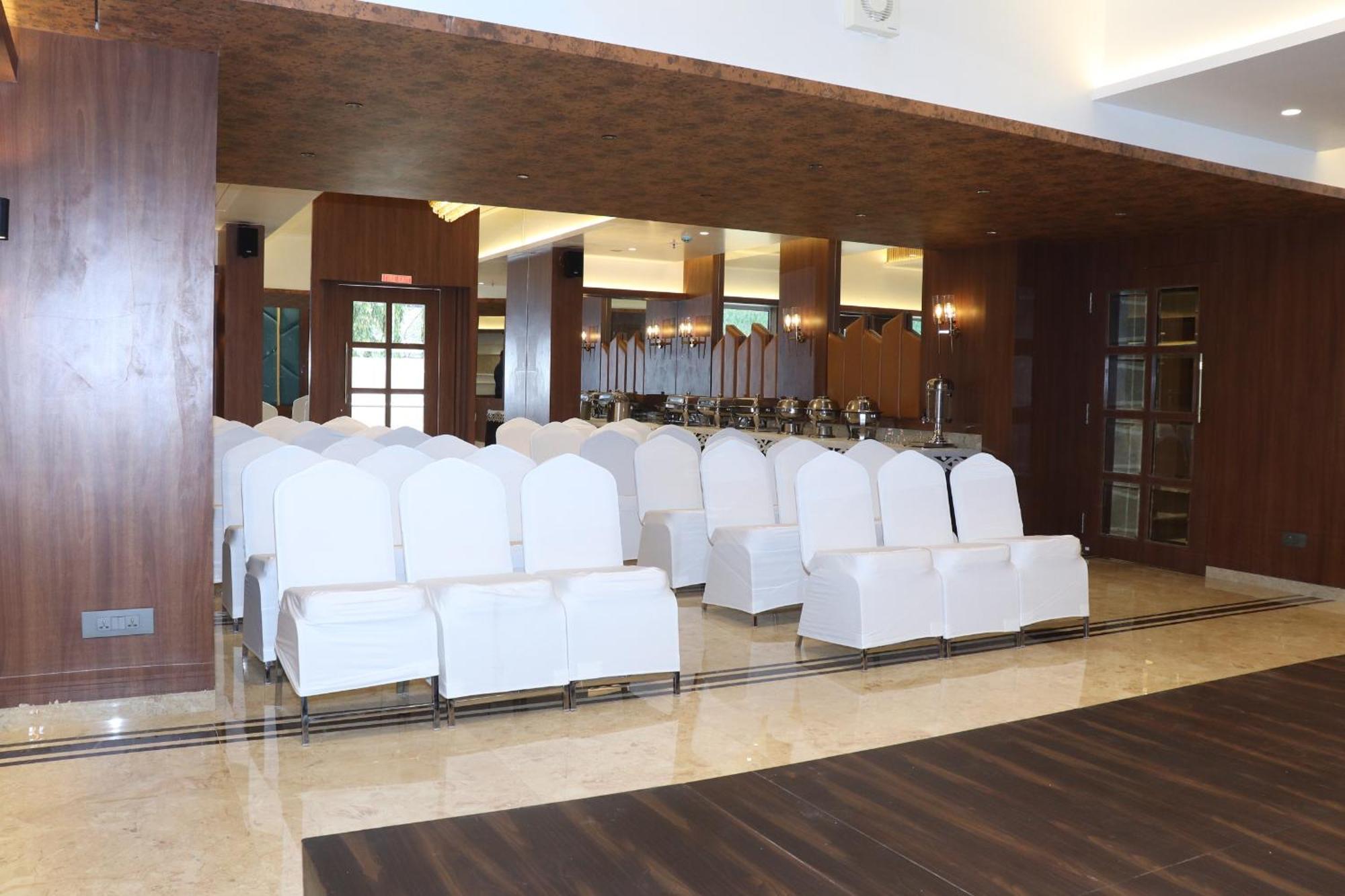 Hotel Golden Nest Thane Ngoại thất bức ảnh