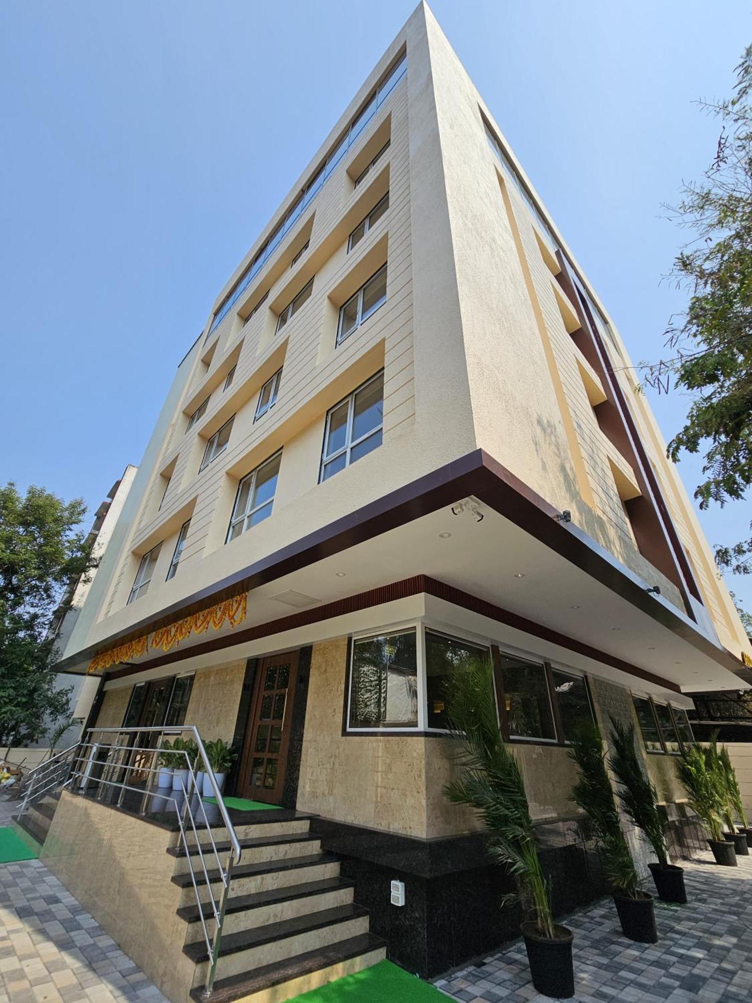 Hotel Golden Nest Thane Ngoại thất bức ảnh